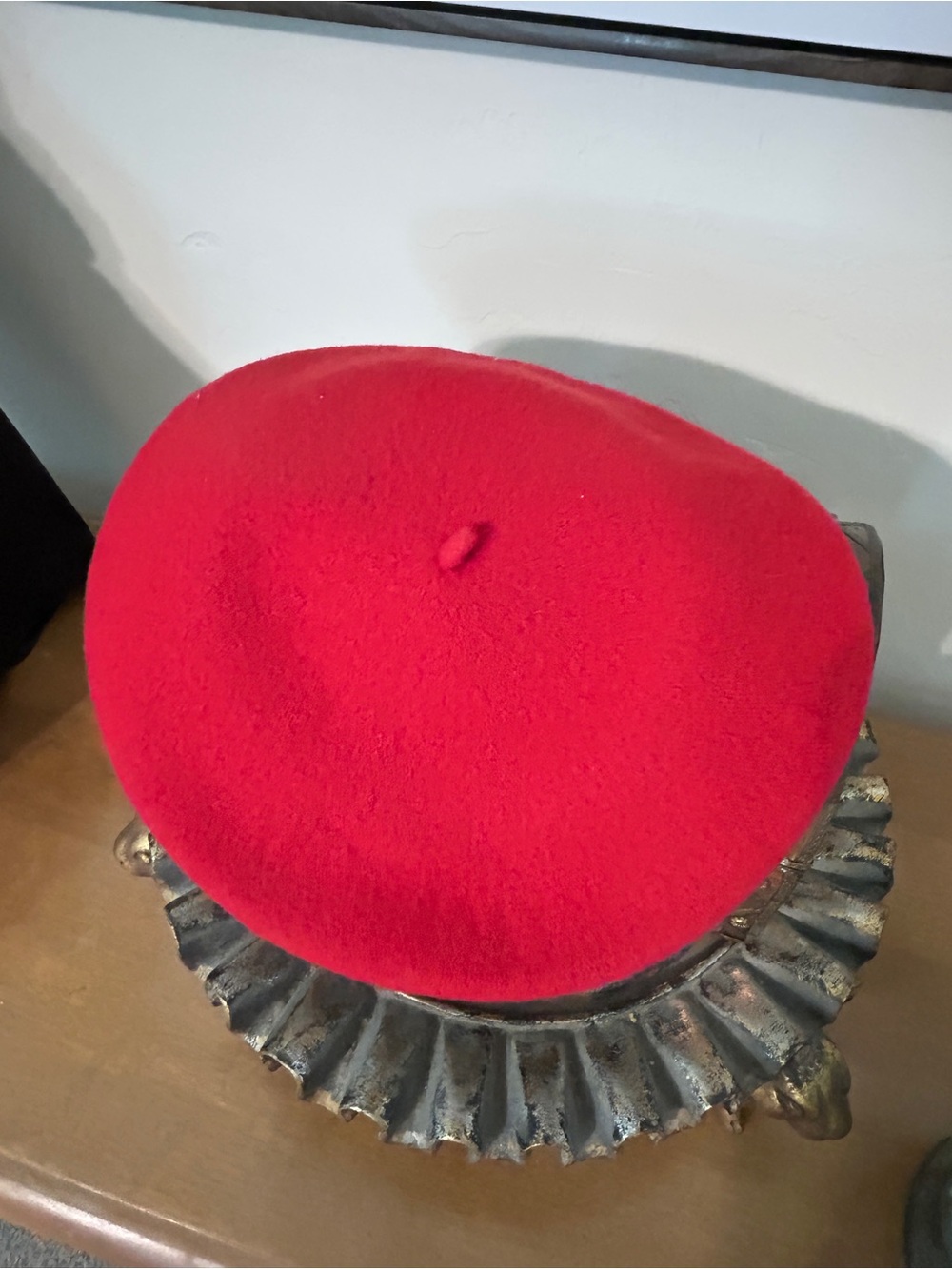 Basque Red Wool Beret - Picture 4 of 5